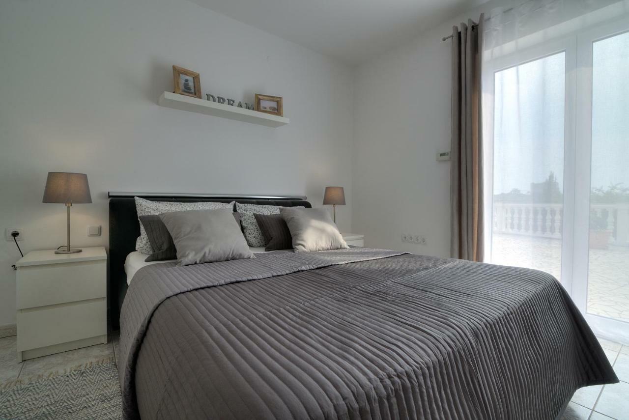 Apartment Barbara Сен Екстериор снимка