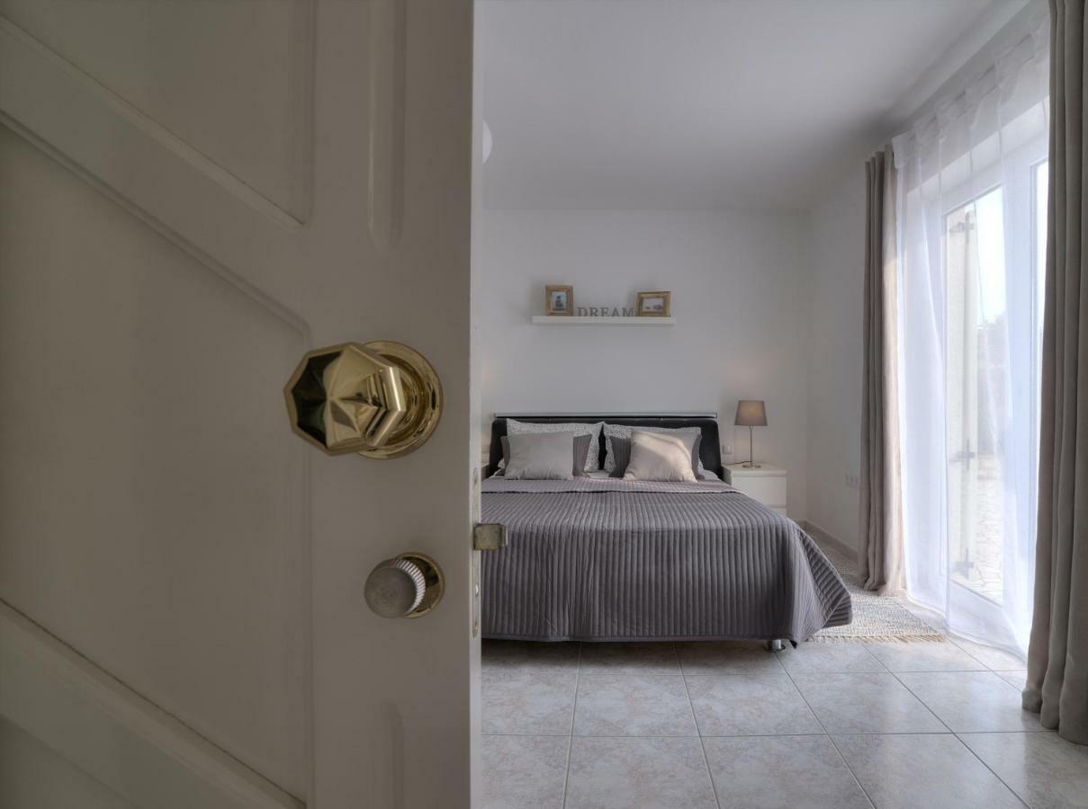 Apartment Barbara Сен Екстериор снимка